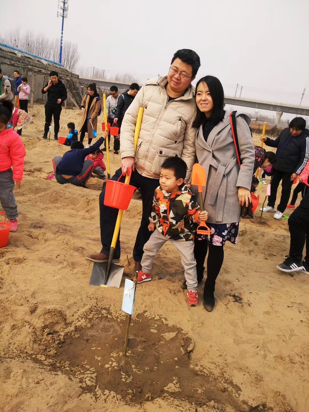 NYC纽约国际房山龙湖早教中心：【活动回顾】“这个春天献出一份爱心”植树大行动！